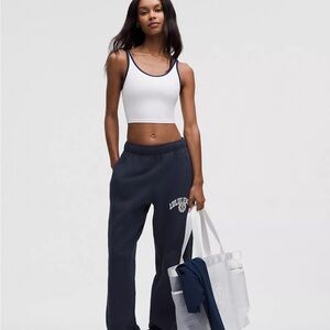 U-CONN SIZE M~HUSKIES SWEATPANTS ~BAGGY VINTAGE GRAPHIC LOOK~SPORTS PANTS